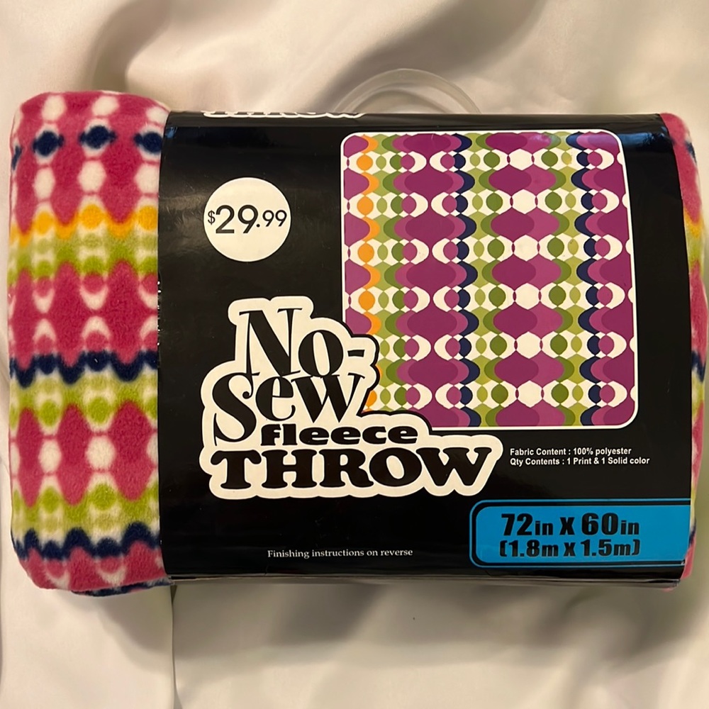 No-Sew Fleece Throw in pinks and green. NWT